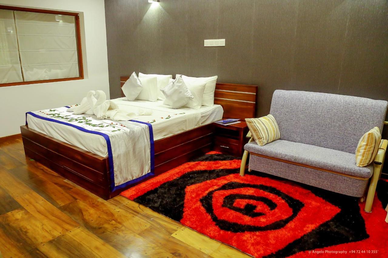 Saru Blue Sapphire Hotel Godakewela Exterior photo